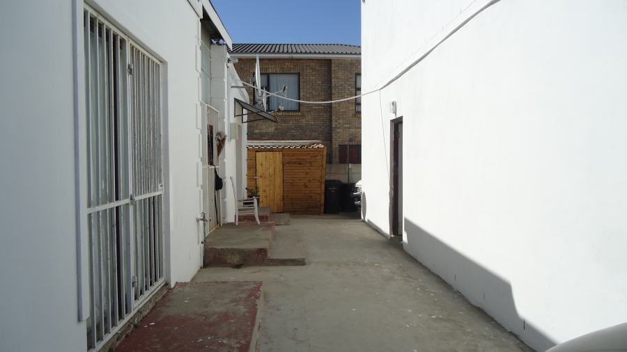 10 Bedroom Property for Sale in Croydon Western Cape